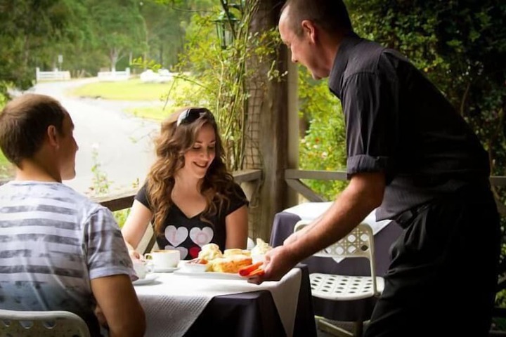 Dining 13 of 15