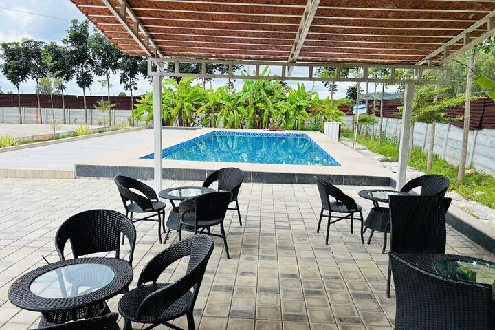 Pool 21 of 40