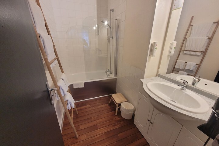 Room 17 of 45