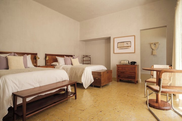 Room 51 of 222