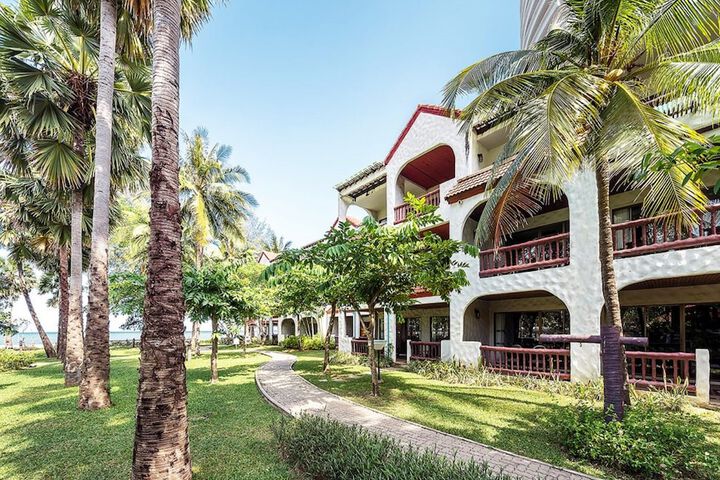 Hotel Exterior 69 of 71