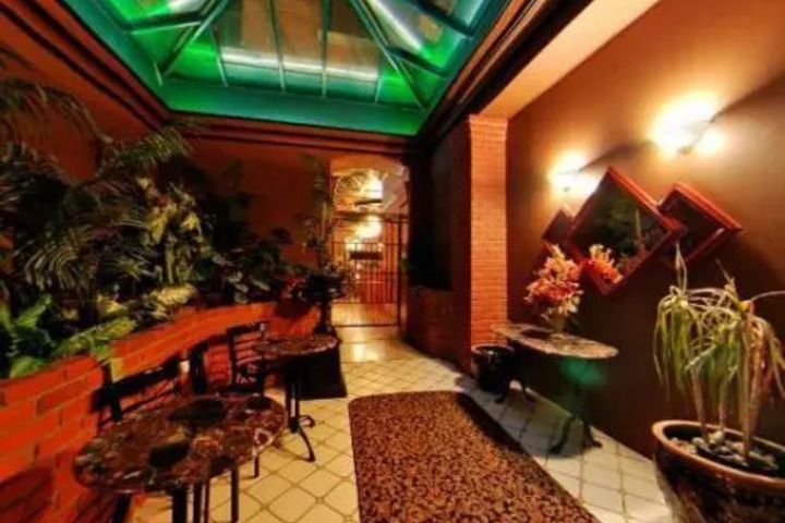 DALTON HOTEL AND SUITES