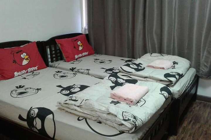 Room 6 of 9