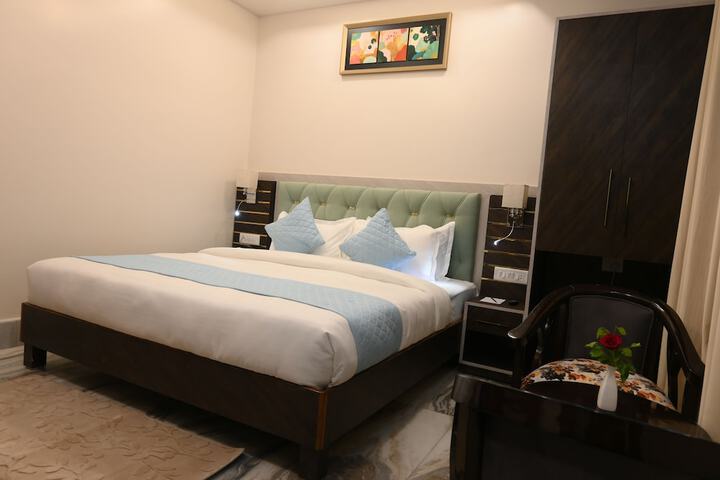 Room 12 of 53