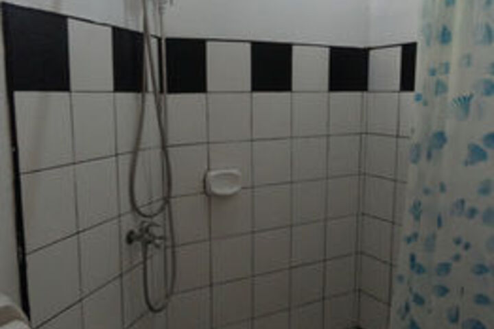 Room 6 of 63