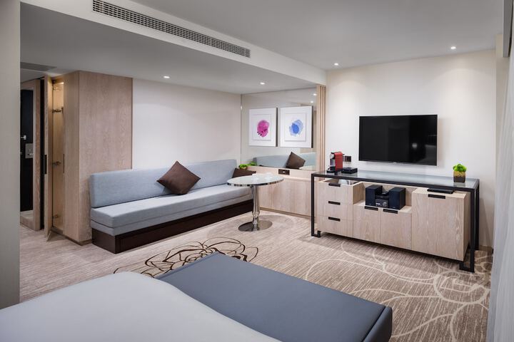 Room 30 of 86