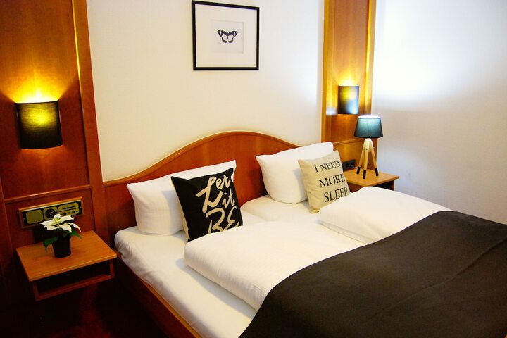 Room 3 of 42