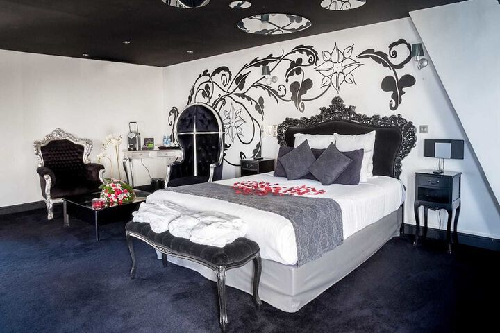 Room 32 of 81