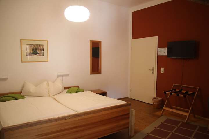 Room 16 of 36