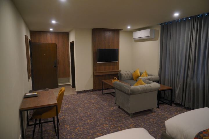 Room 10 of 17