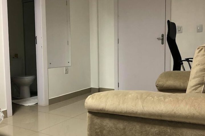 Room 8 of 9