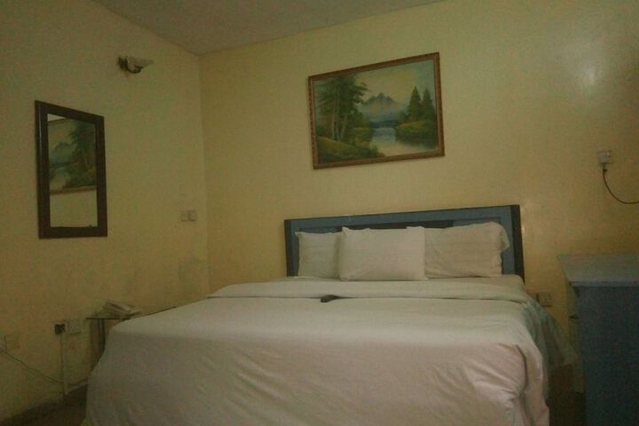 Room 10 of 21
