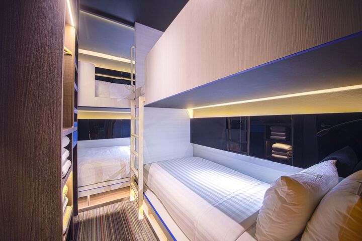 Room 4 of 25