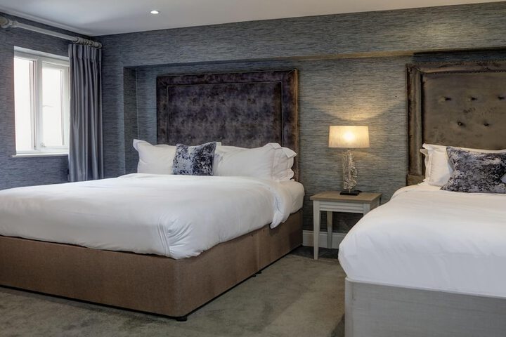 Room 32 of 77