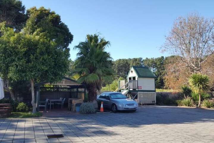 Hotel Exterior 45 of 46
