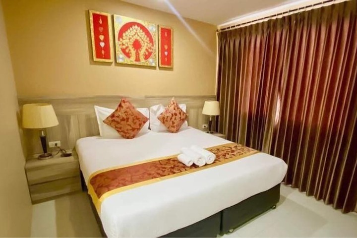 Room 9 of 15