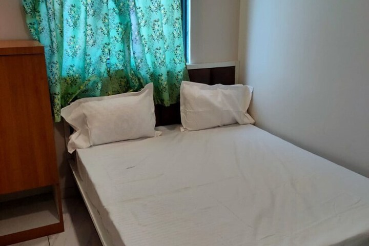 Room 4 of 14