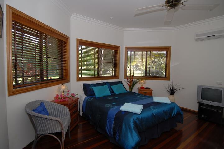 Room 3 of 26