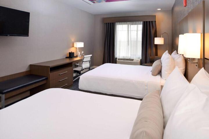 2 Queen Beds Microwave and Refrigerator WiFi Full Breakfast (9 of 22)