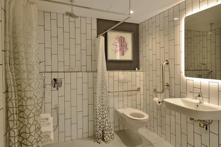 Room 102 of 165