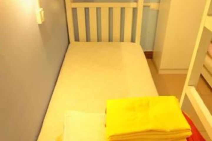 Room 4 of 33