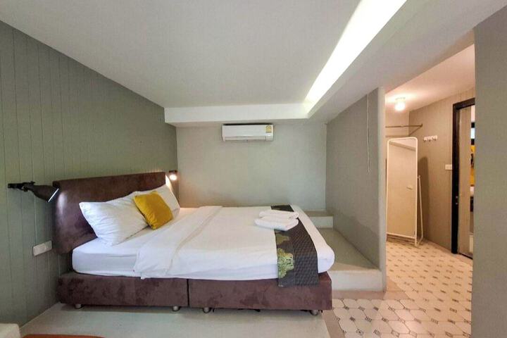 Room 30 of 111