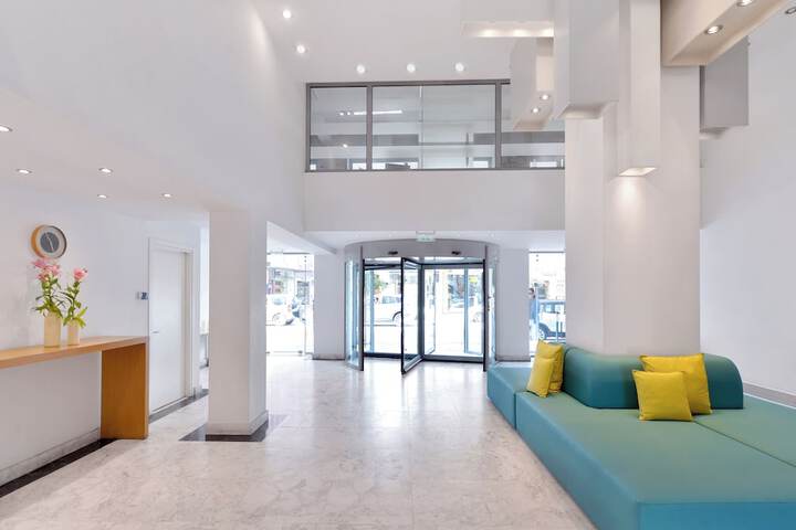 Entrance & Lobby