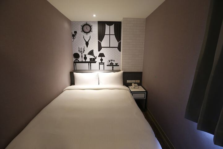 Room 10 of 50
