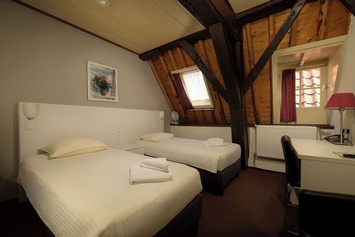 Room 6 of 37