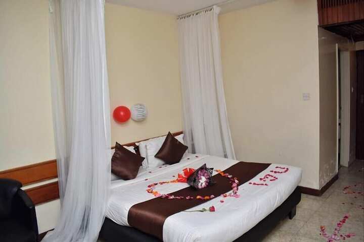 Room 27 of 114