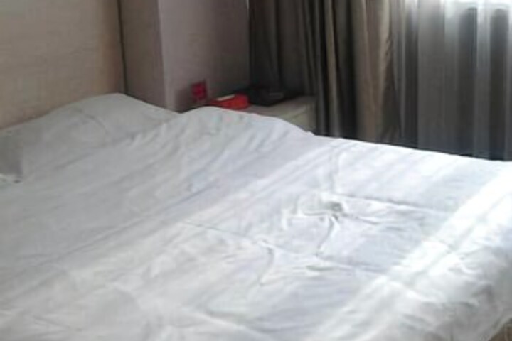 Room 6 of 14