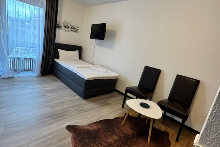 Room 9 of 15
