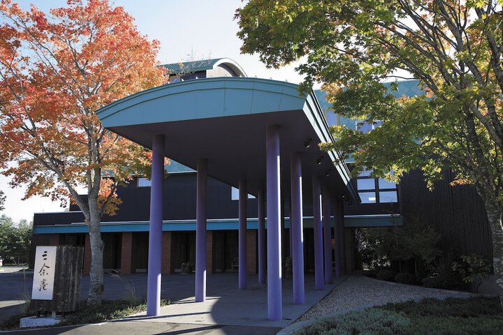 Hotel Entry