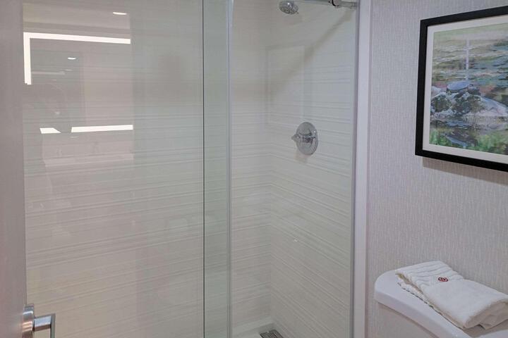 Double Accessible King Size Bed (2 of 2)