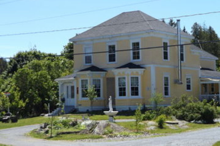 Deer Island Inn