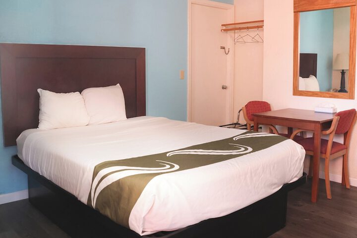 Room 6 of 17