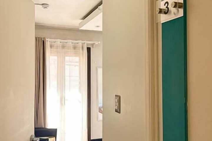 Room 19 of 108