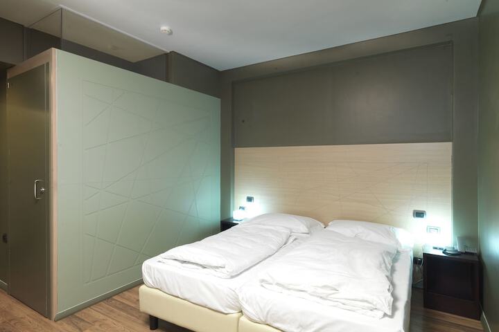 Room 5 of 43