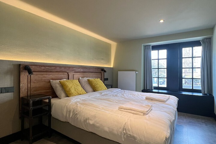 Room 2 of 22