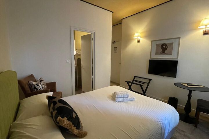 Room 16 of 38