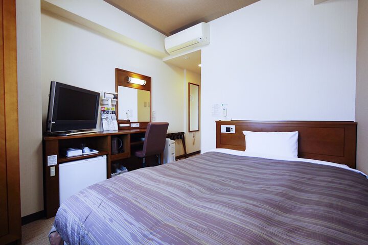 Room 4 of 27