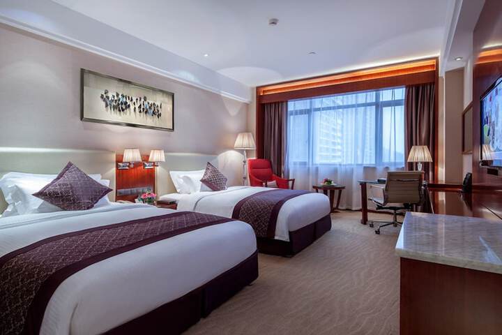 Room 4 of 18