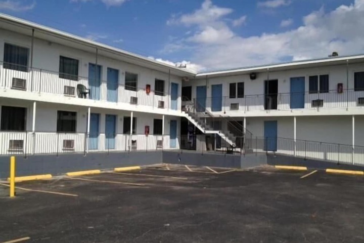 Hotel 8 of 11