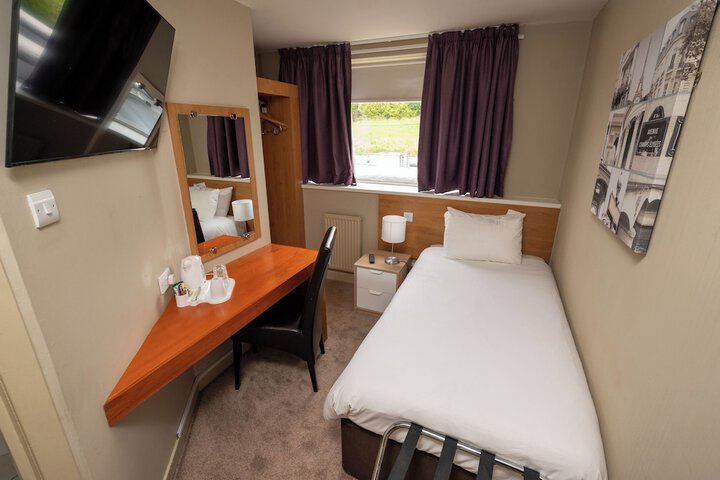 Room 13 of 32
