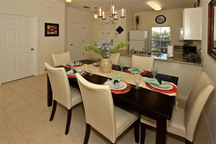 Dining 16 of 16