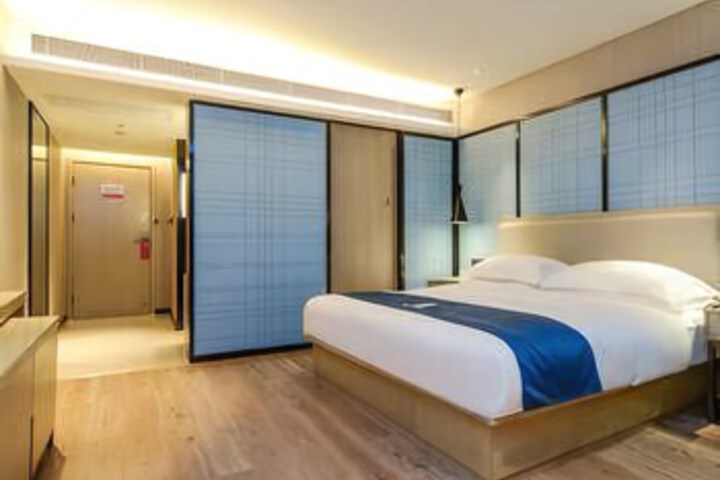 Room 3 of 18