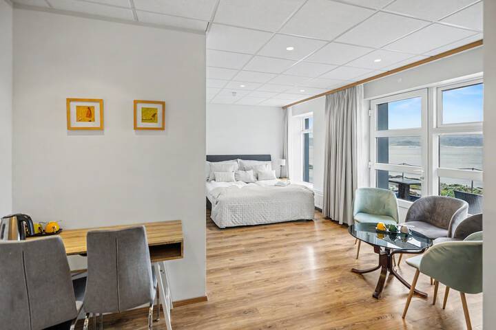 Room 8 of 42