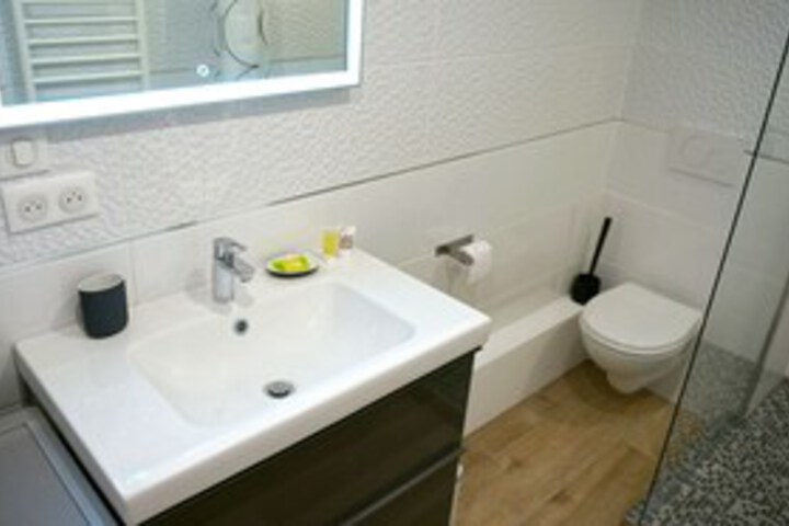 Room 3 of 17