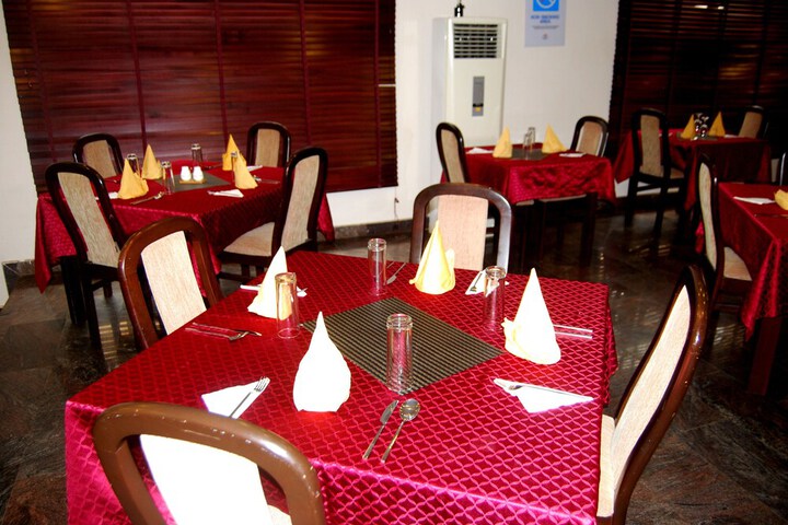 Dining 38 of 57