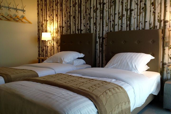 Room 8 of 28